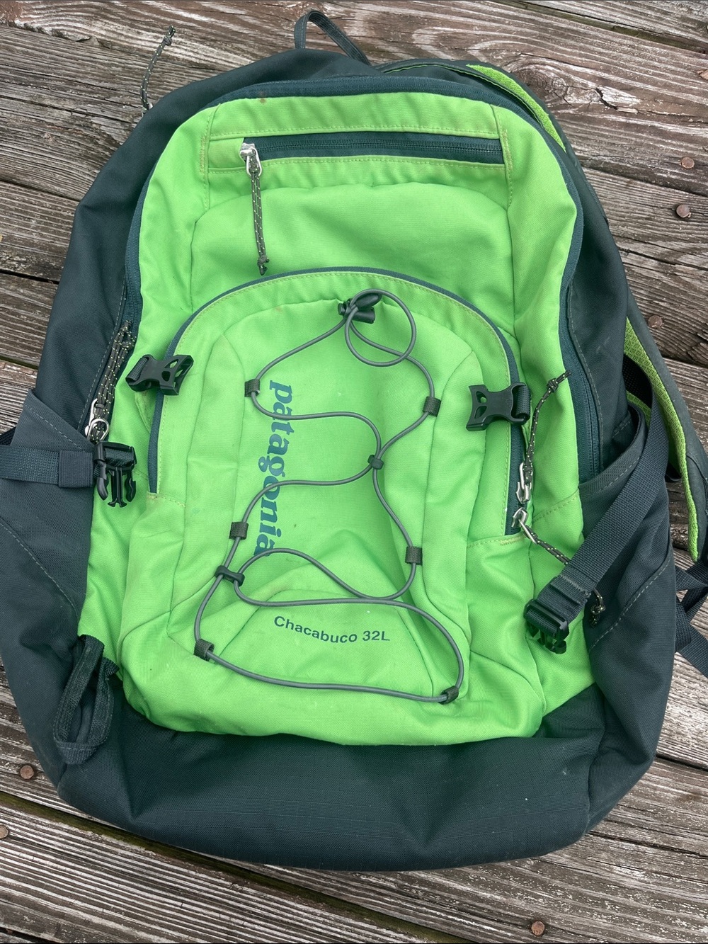 Patagonia Chacabuco 32L Bright Green & Dark Gray Backpack Daypack Travel Bag